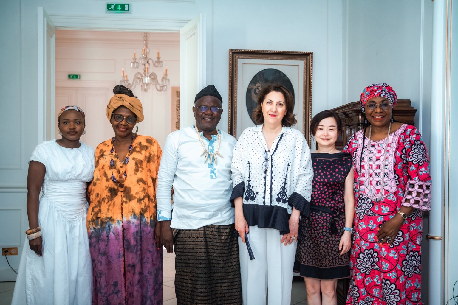Photo de groupe des participants au forum à l’Ambassade de Tunisie en France.